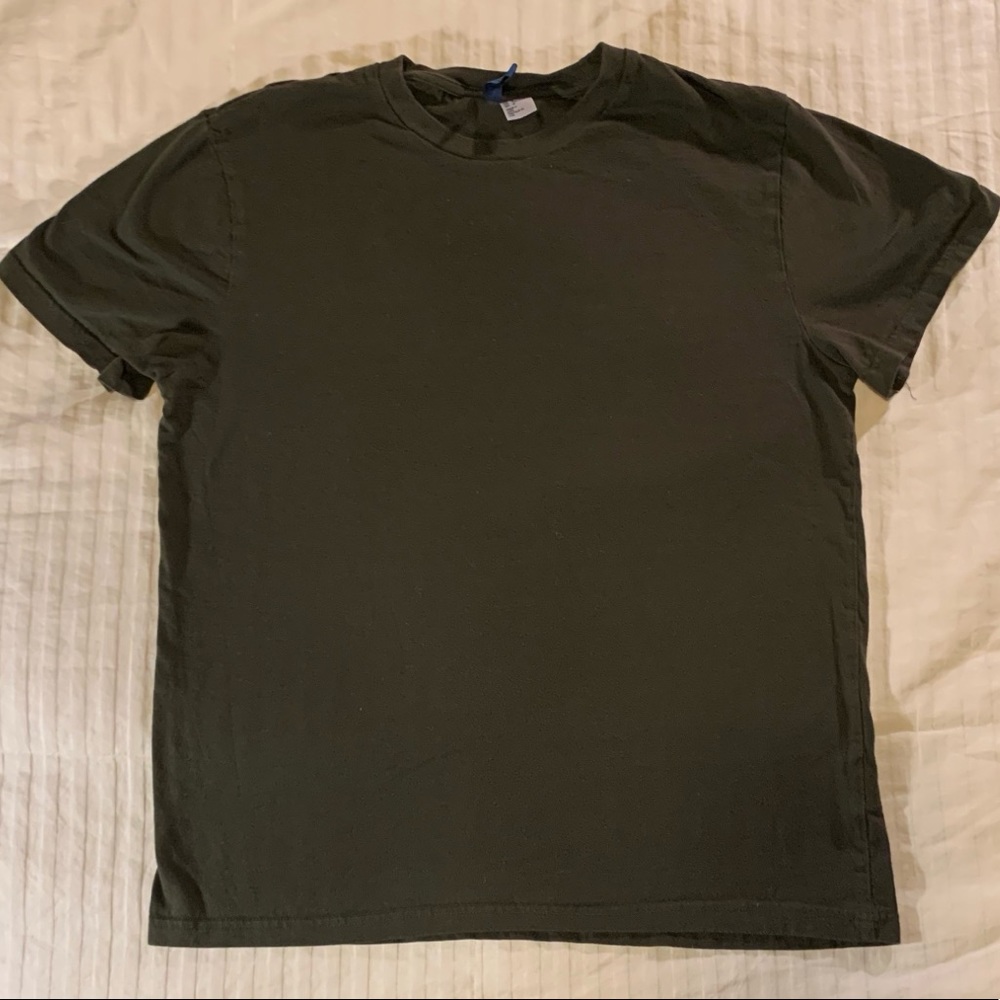 H&M’s divided short sleeve tee